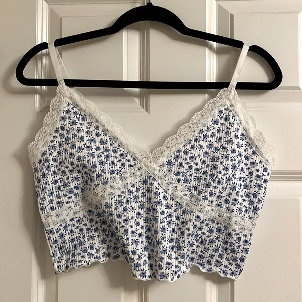 Lace cropped top with flowers